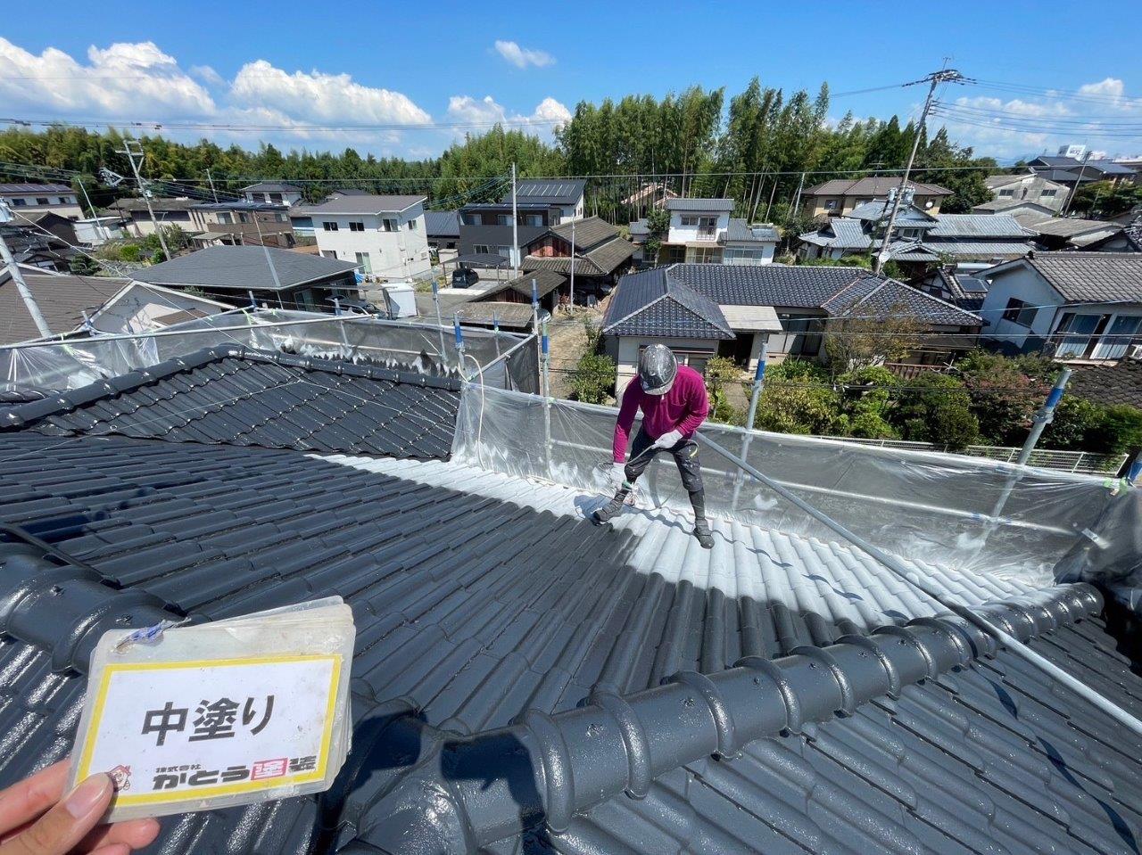 熊本市北区植木町S様邸外壁塗装，屋根瓦の中塗り　上塗り　WB工法のC色塗装　付帯部の塗装