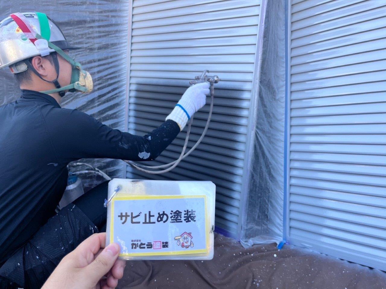 熊本市東区長嶺外壁塗装，雨戸の吹き付け塗装をフッ素４Fで施工しました。