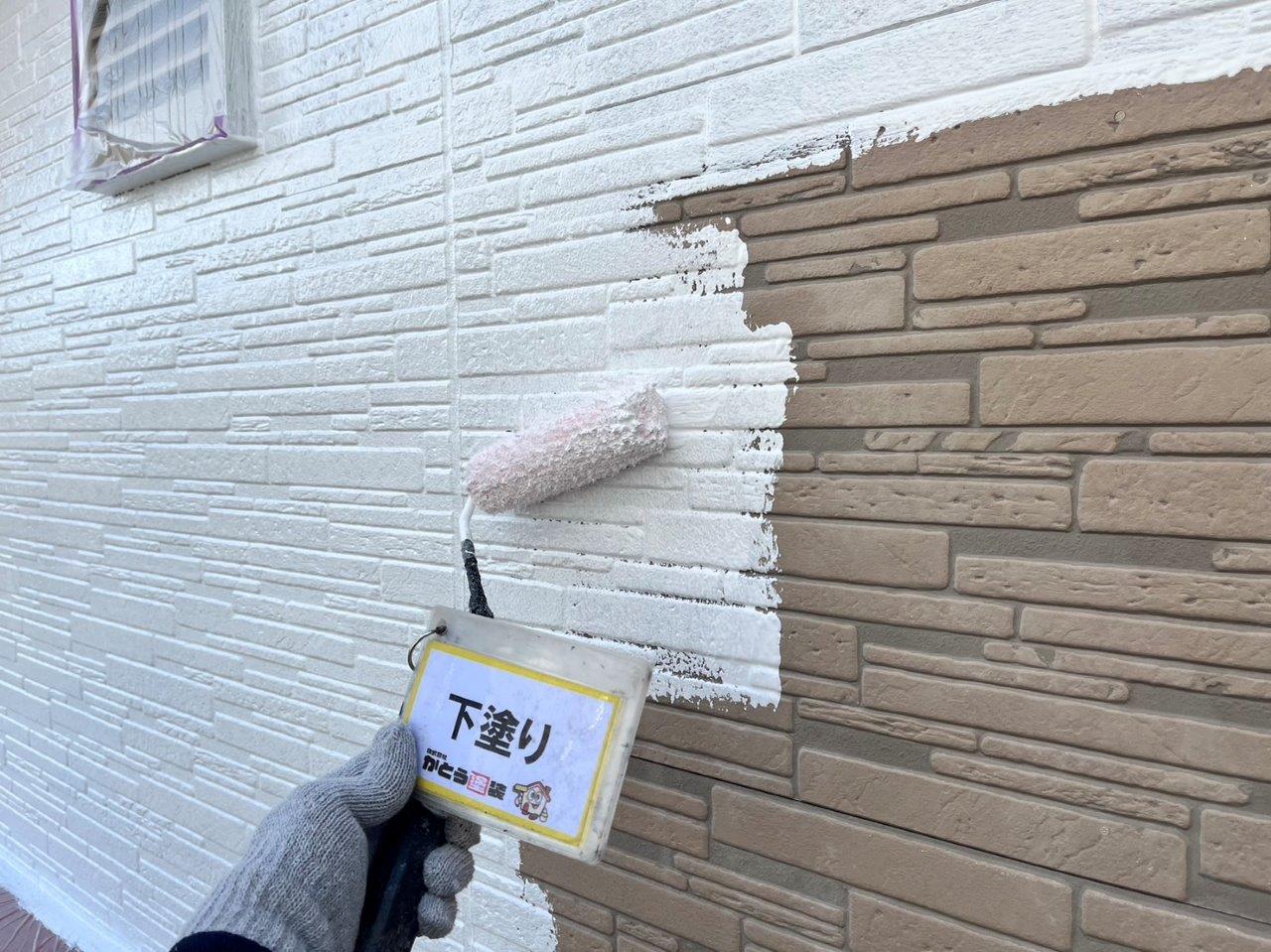 熊本市北区U様邸外壁塗装，軒天塗装　外壁の下塗り