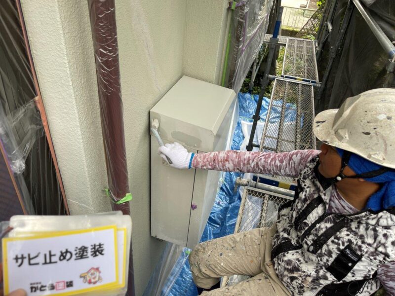 ダストシュートも刷毛を使って細かいところまで錆止め塗装をしました。