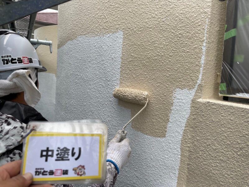 外壁の中塗りの様子です。