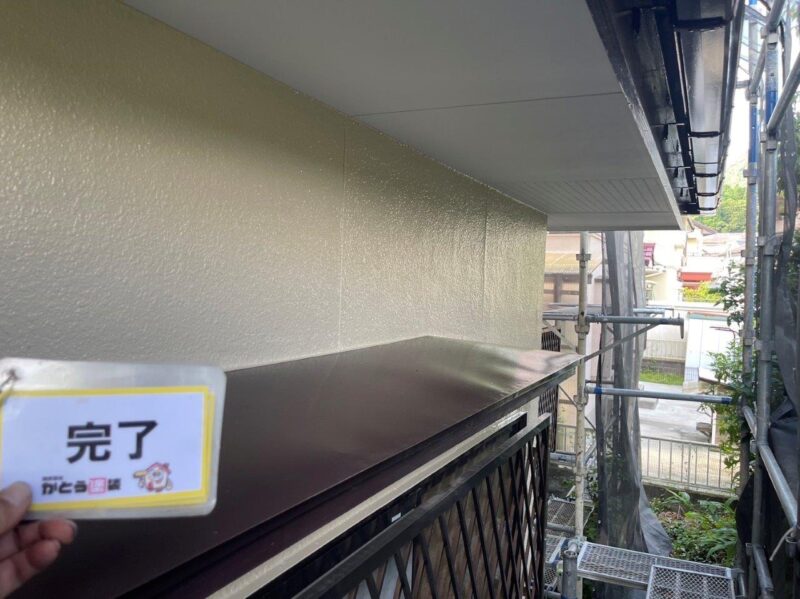 出窓の天端や下から見えないところもこのように綺麗に塗れております。