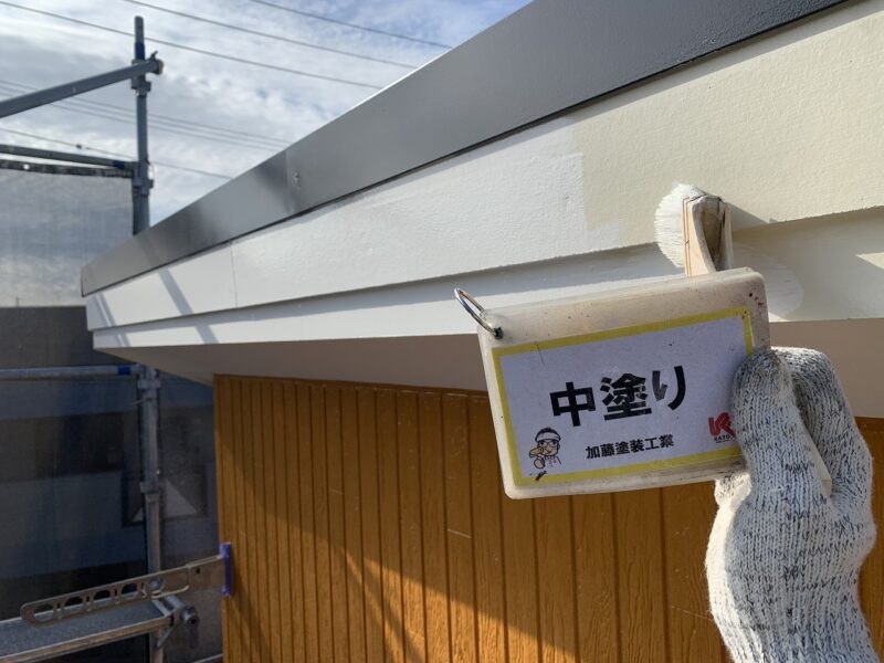 中塗りの塗装状況です。