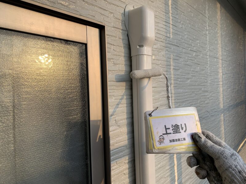 付帯部の塗装はホワイトで統一しています。