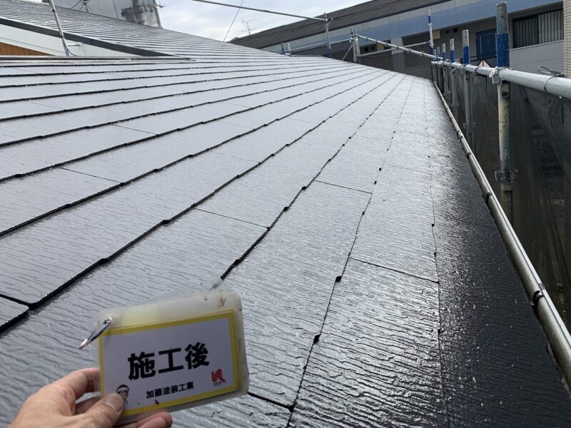 お色はカーボングレーで塗装しました。家全体が引き締まって見えます。