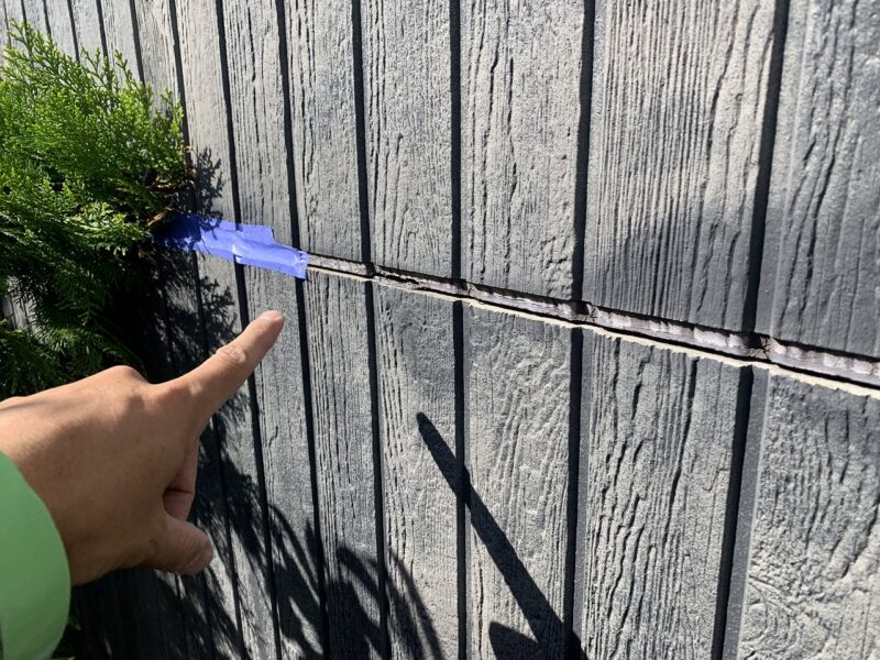 入水は確実と思われたので今回の塗装工事までの間は紙テープとガムテープで養生をしました。