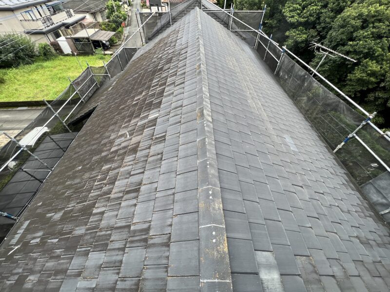 施工前の屋根のお写真です。築２５年で屋根は今回が初めての塗装となります。