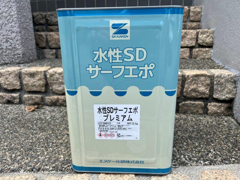 外壁の下塗りの塗装です。