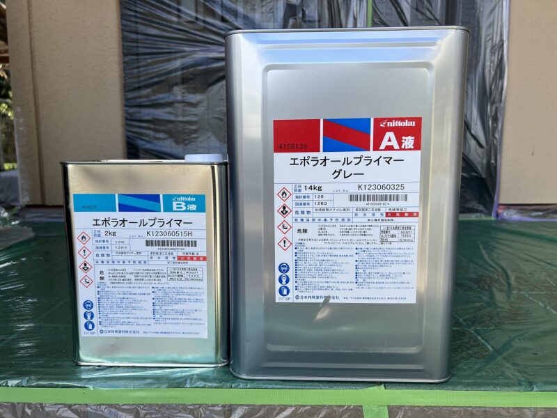 屋根の下塗り材です。