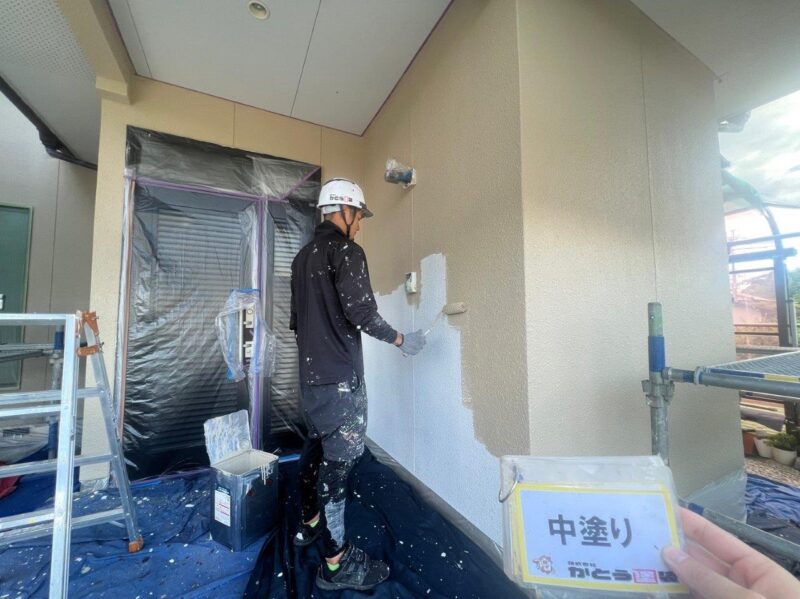 外壁の中塗りの様子です。