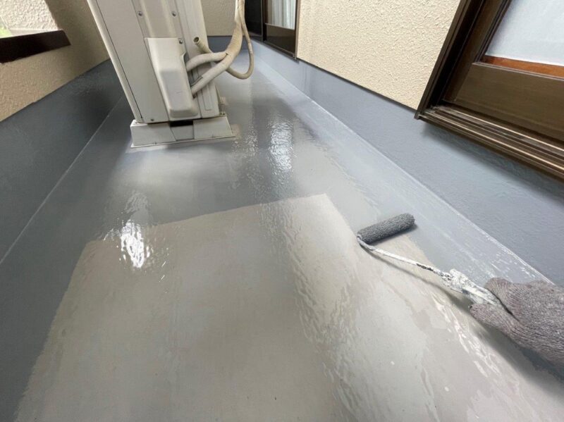 隅々まで確実に施工していきます。