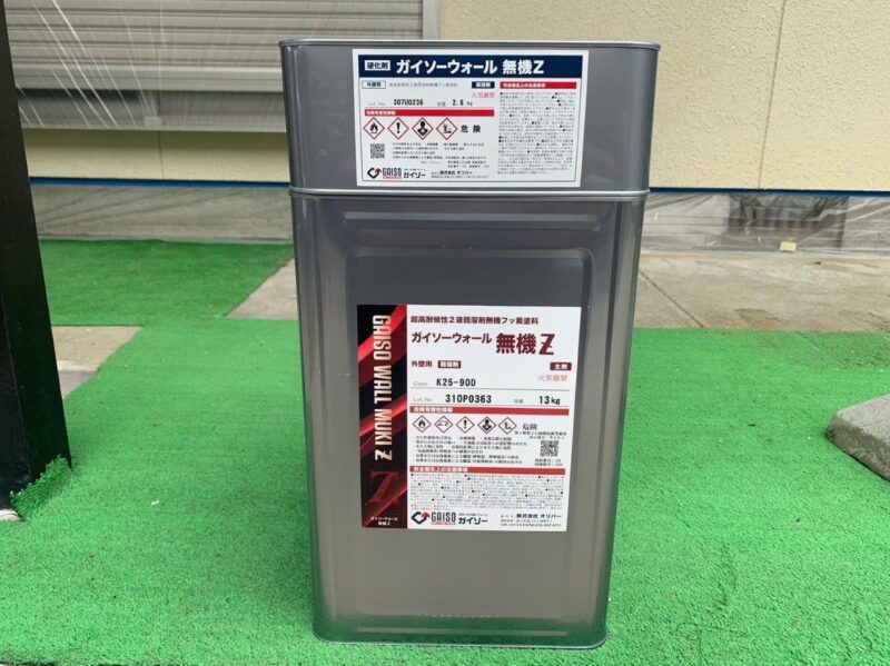 外壁の中塗り、上塗りの塗料です。