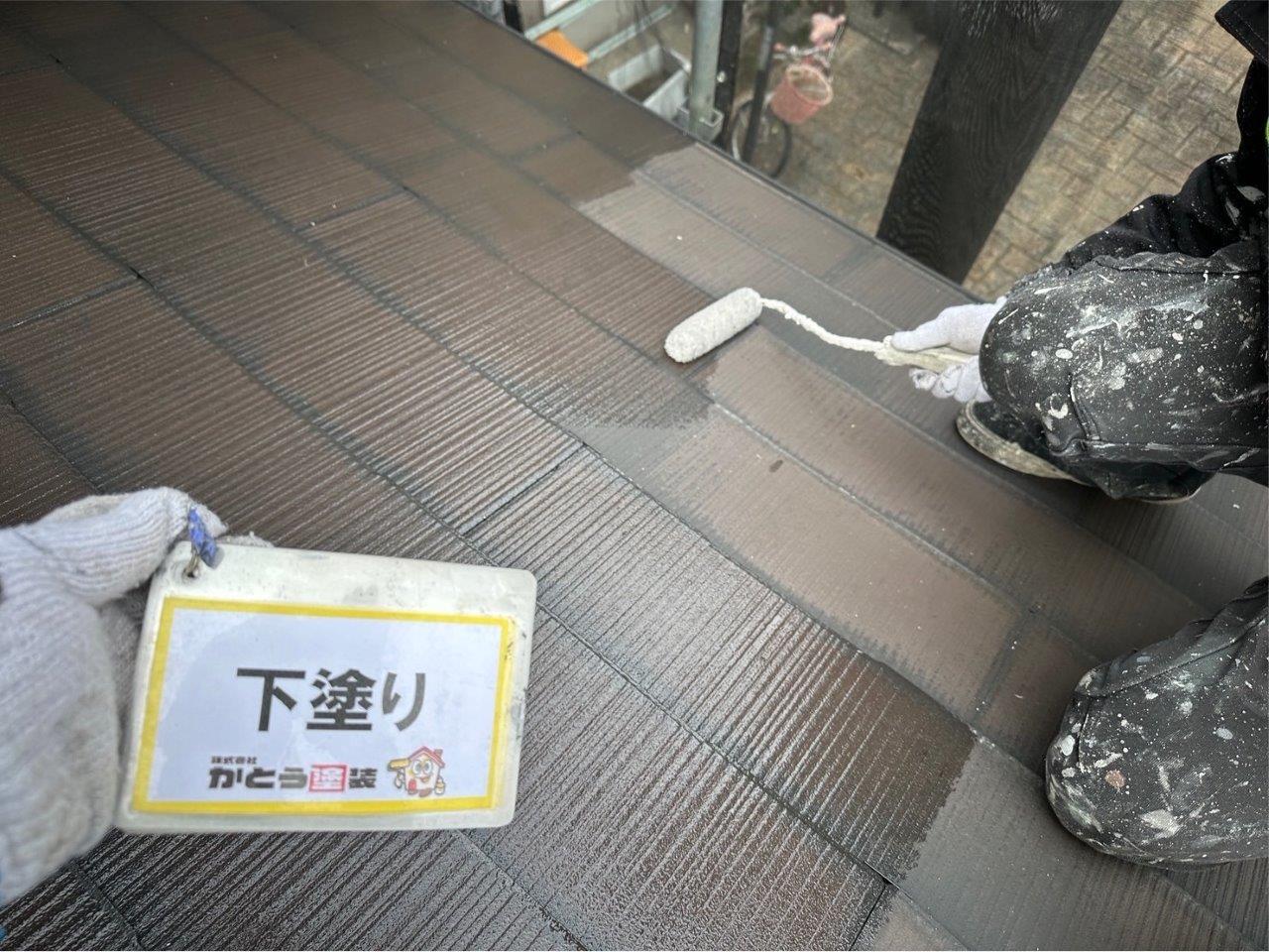 熊本市北区麻生田スレート屋根塗装，下塗りをおこないました。
