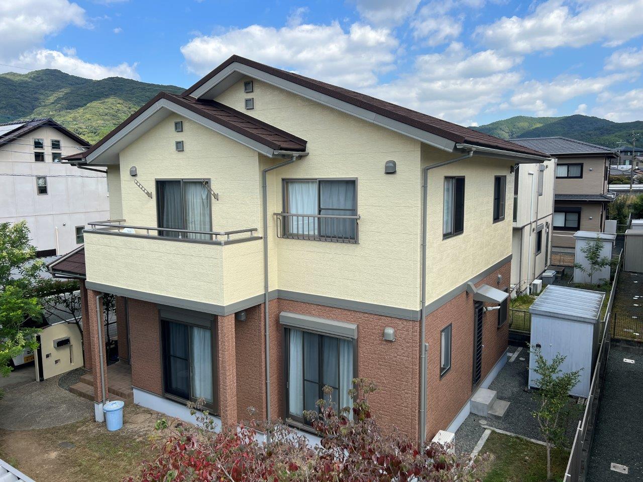 【玉名市N様邸】外壁塗装、屋根カバー工法セネターとWB多彩模様で外壁塗装｜意匠性をもたせました。