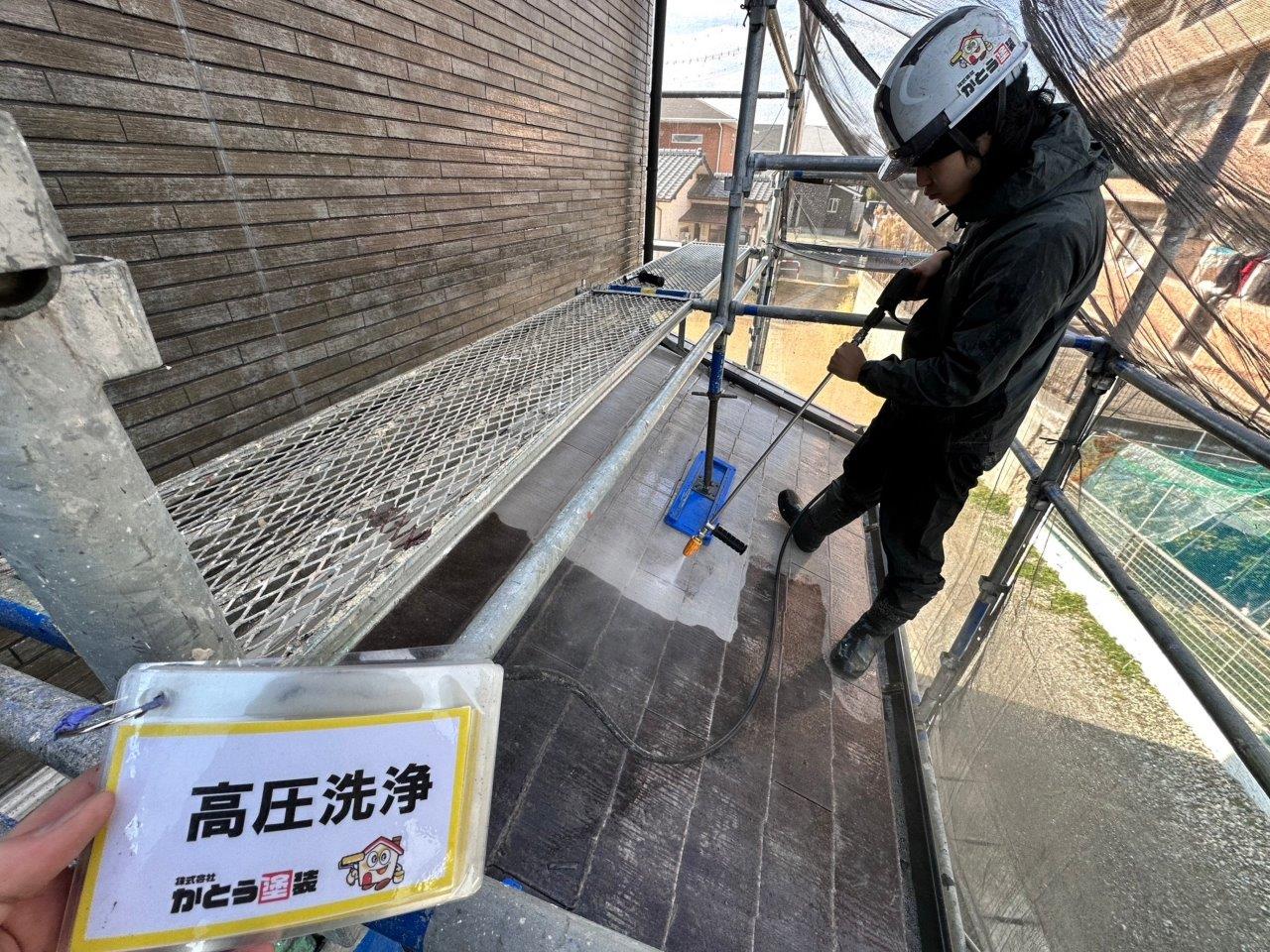 熊本市北区S様邸外壁塗装、高圧洗浄状況です。