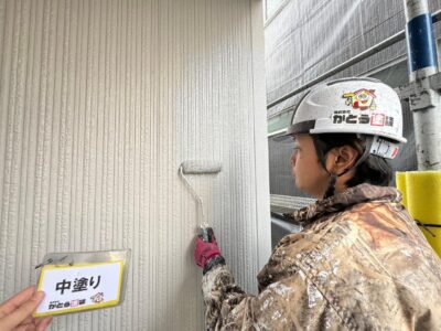 熊本市北区龍田T様邸外壁塗装，外壁塗装の中塗りをおこないました。