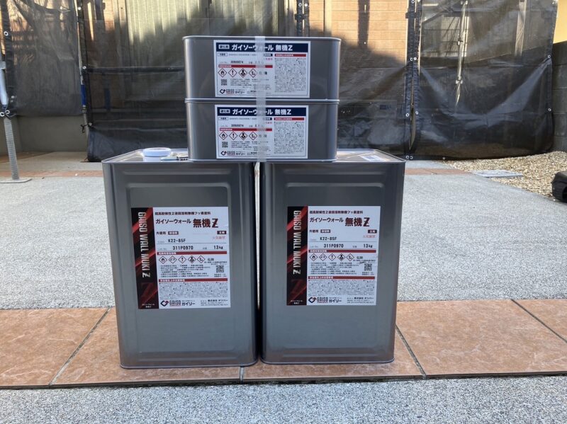 外壁上塗りの塗料です。