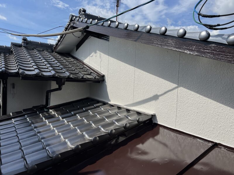 二階部分の外壁のお写真です。<br />普段目の届かない場所でも、手を抜かず塗装をすることを心がけています。