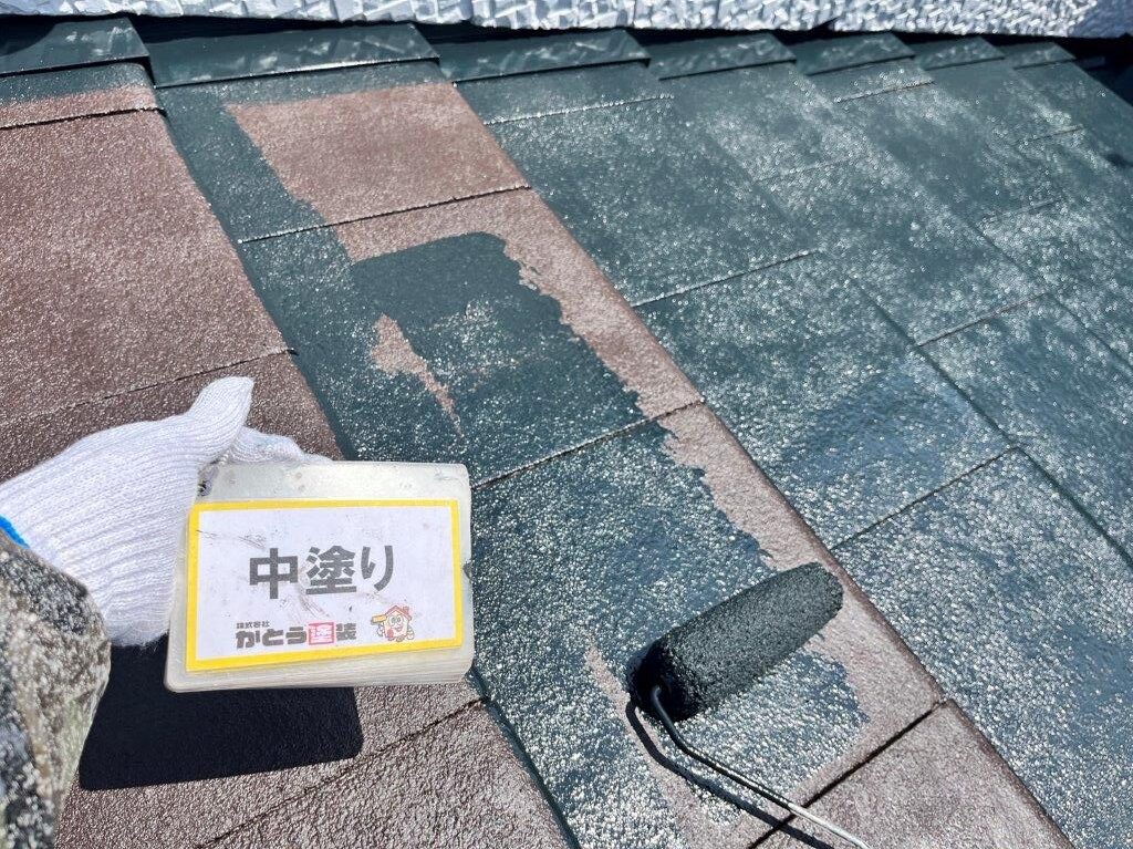 熊本市外壁塗装，屋根の中塗り　防水塗装をおこないました。