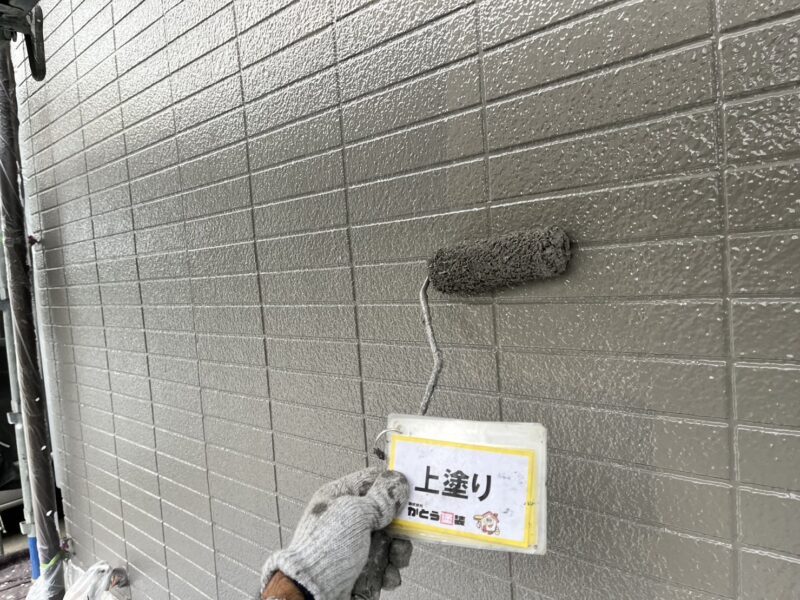 使用している「GWSフッ素4FⅡ」という塗料は、4フッ化フッ素樹脂特有の高耐候性を有しており、屋外の過酷な条件でも紫外線や雨風から建物を守ります。