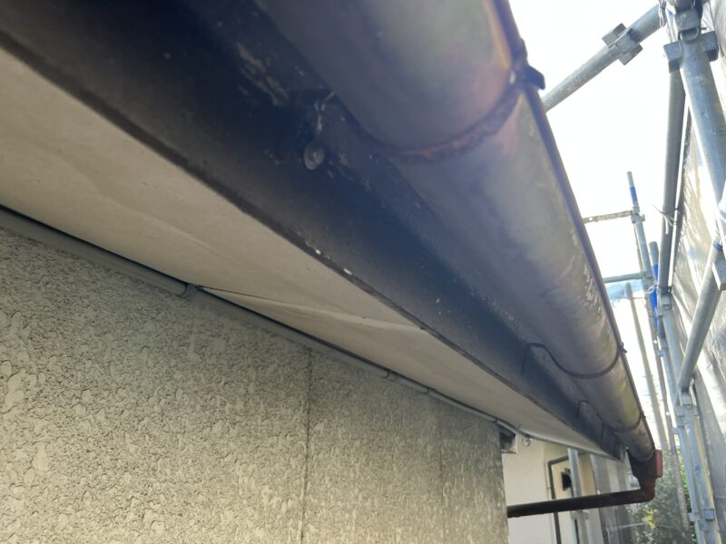 全体的に汚れが目立ちます。