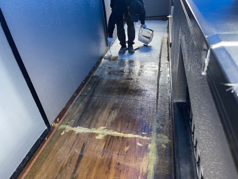 一層目が乾燥したら、二層目を塗布します。