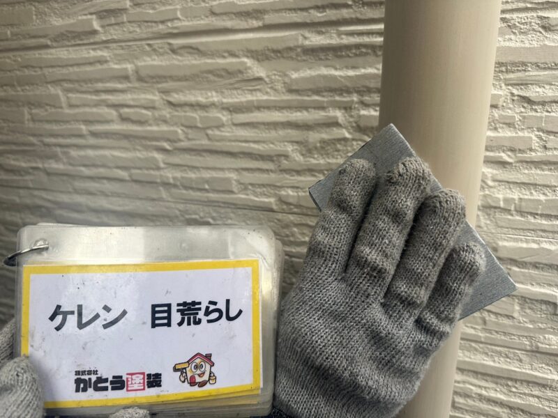雨樋のケレンの様子です。<br />まず塗装前にしっかりと汚れを落としていきます。