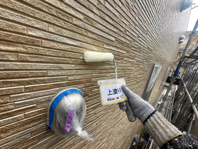 上塗りの様子です。<br />クリアー3分艶で塗装していきます。