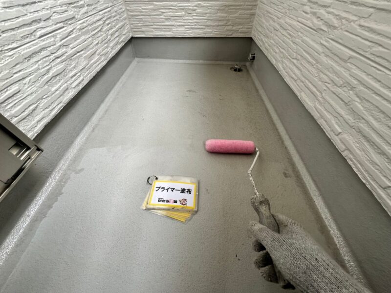プライマー塗布の様子です。