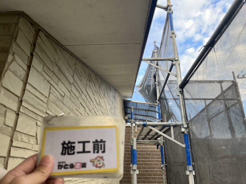 施工前の軒天のお写真です。<br />黒く汚れているのが分かります。