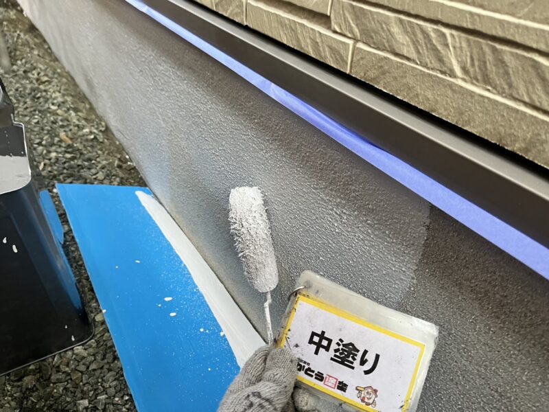 基礎のはばきの中塗りの様子です。