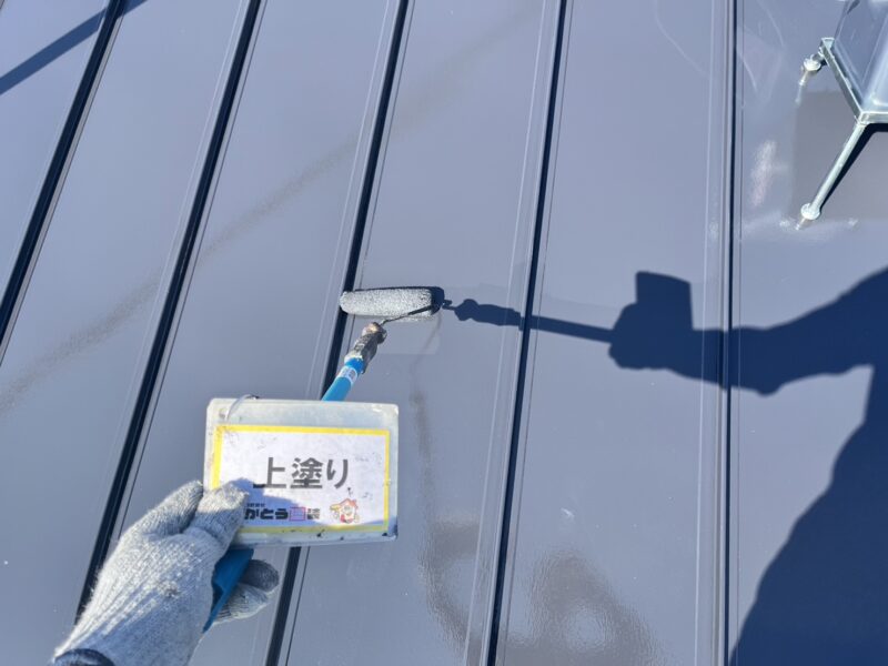 上塗りの様子です。<br />無機塗料を使用しています。