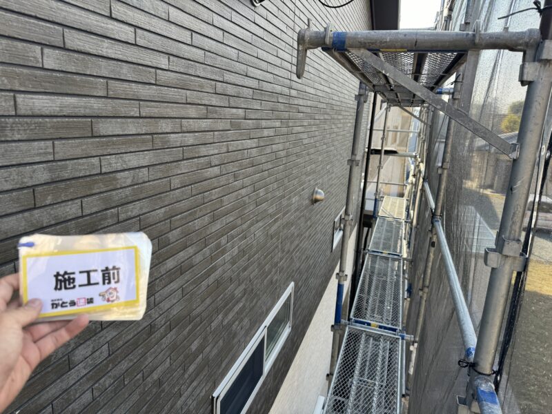 施工前の外壁のお写真です、今回は塗りつぶさずにクリアー塗装します。