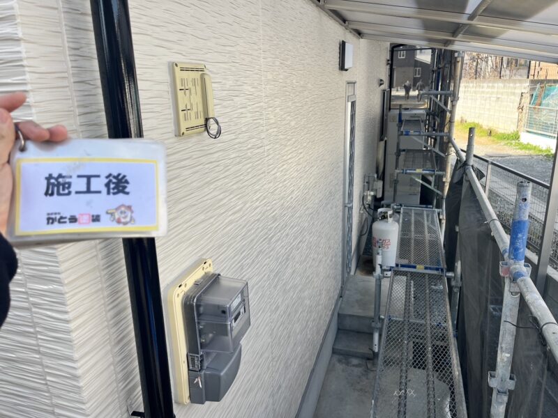 施工後の外壁のお写真です。<br />うっすらと汚れていた白い壁も、輝く白さを取り戻しました。