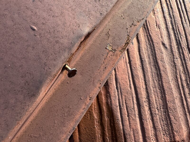 釘が抜け落ちそうな箇所がありました。