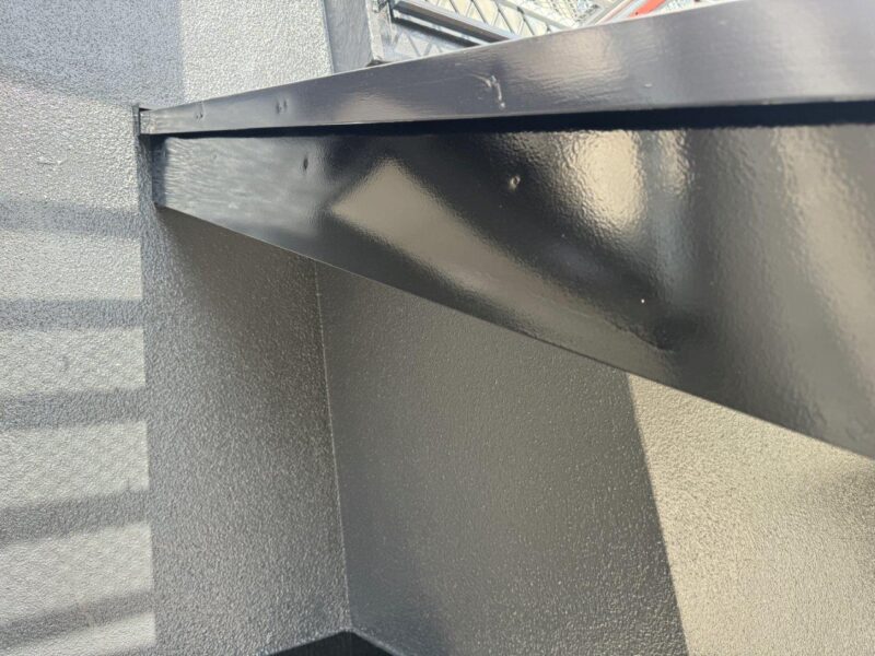 施工後の破風板のお写真です。<br />新たに板金を取り付け、その上から塗装しました。