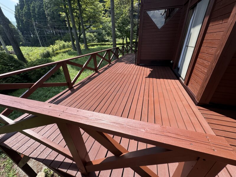 広々と綺麗になったウッドデッキでは、その日の気分に合わせてモーニングでも、BBQでも楽しめそうです。