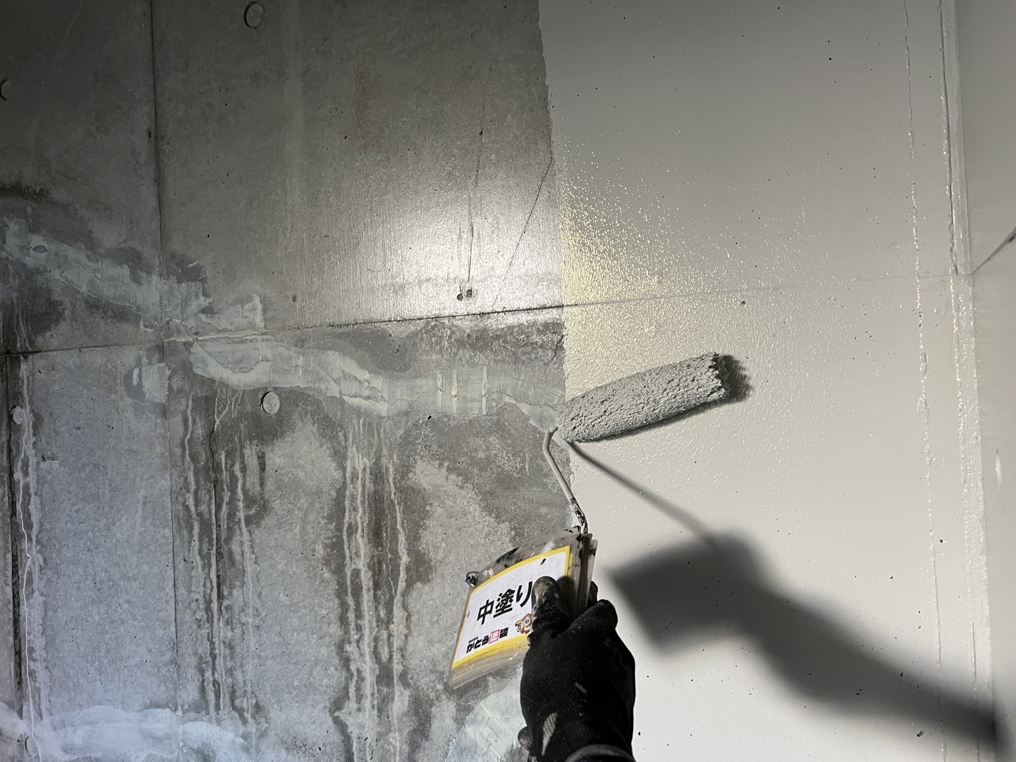 熊本市中央区マンション塗装，駐車場のひび割れ補修をし塗装をおこないました