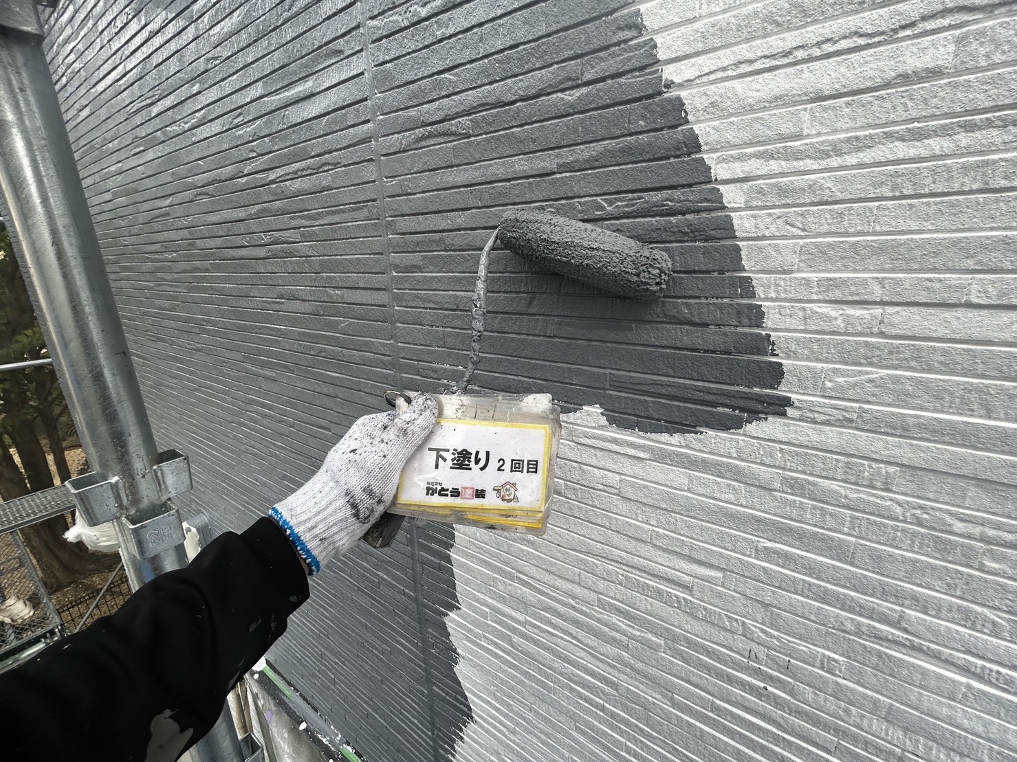合志市K様邸外壁塗装，外壁の下塗り2回目をおこないました