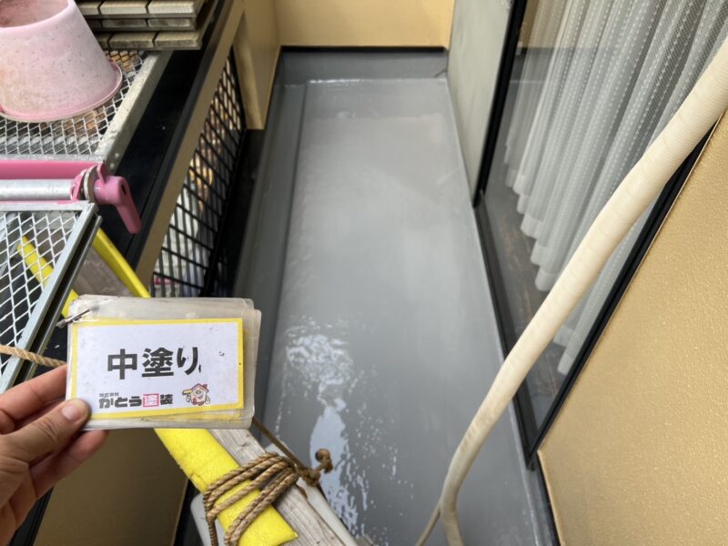 中塗り完了しました。<br />どこが傷んでいた箇所か分からないくらい綺麗になっています。