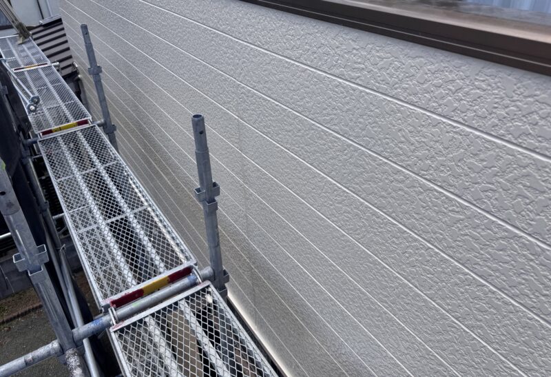 新しい塗膜が雨風や紫外線から、しっかり外壁を守ってくれます。