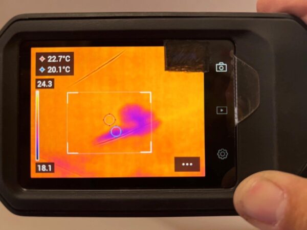 無事に雨漏りを再現することができ、原因を特定することができました。