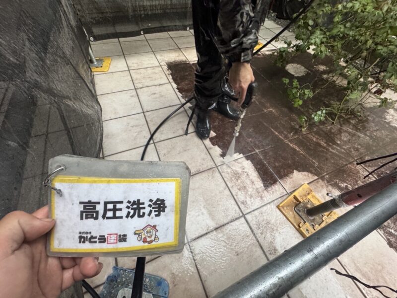 テラスのガンコな汚れも一瞬で落ちていきます。