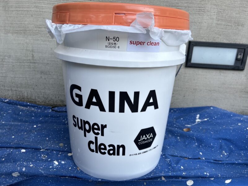 屋根の上塗りの使用塗料です。