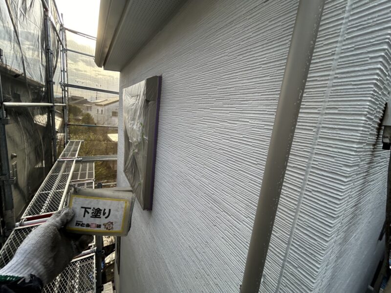 下塗りがどれだけ丁寧にできているかで、今後の仕上がりが変わってきます。<br />
一番大切な工程です。