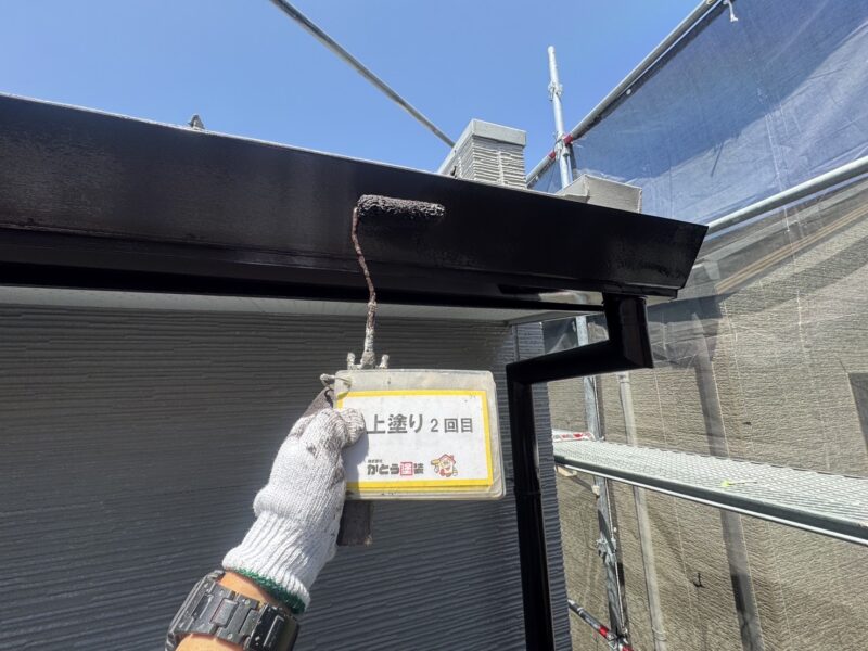 塗料は塗り重ねることで、強靭な塗膜を形成することができます。