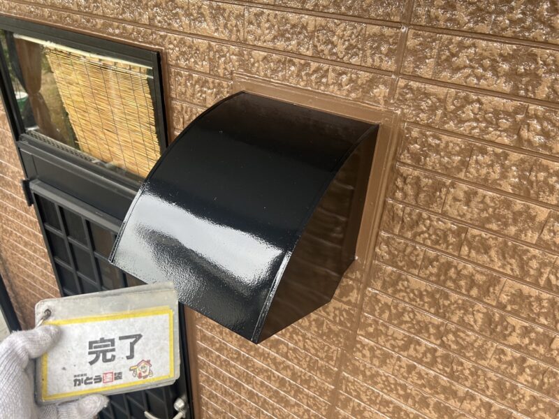 あんなにくすんでいたフードは、影が映りこむほど綺麗になりました。