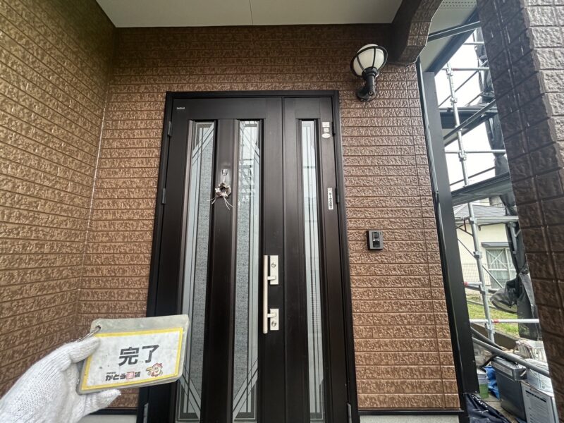 ほぼ毎日、目にする玄関周りも、これだけ綺麗に素敵になるとずっと眺めていたくなりますね。