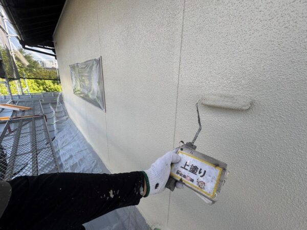 上塗りの様子です。<br />
艶ありです。