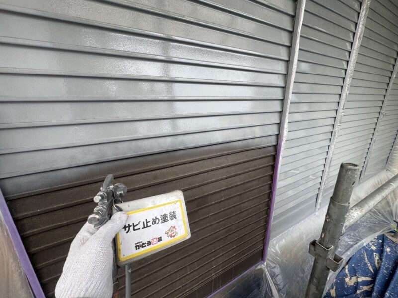 サビ止め塗装の様子です。